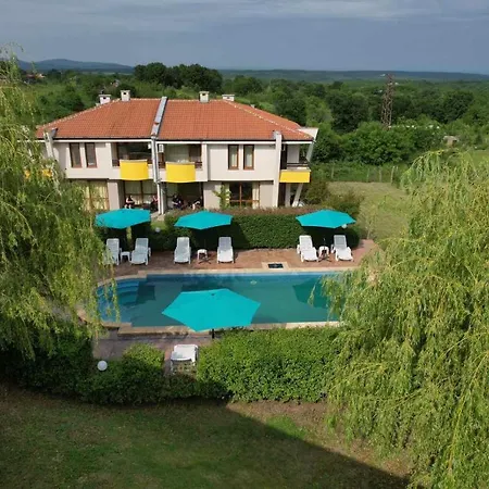 Holiday home Indigo Pismenovo