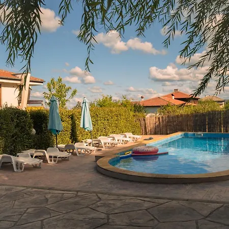 Indigo Nyaraló Piszmenovo