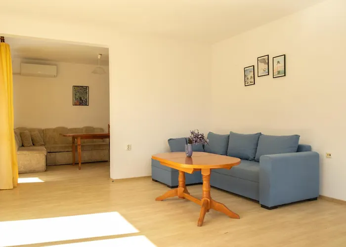 Indigo Semesterbostad Pismenovo